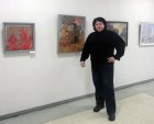 The artist Alexey Akindinov at the pictures (two at the left): \"Perfume\", \"Bus-stop \"Ryazan patterns\". The exhibition \"A look at the artist Ryazan\", February 5, 2016. Showroom of the Union of artists of Russia, Ryazan.