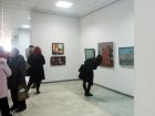 The spectator considers Alexey Akindinov\'s picture \"To Shena of the Ryazan Kremlin.\" Opening of the reporting Regional art exhibition \"Spring of 2016\". April 1, 2016. Showroom of the Union of artists of Russia, Ryazan.