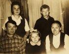 Нижний ряд, слева-направо: мой дедушка – Иван, моя тётя – Аня, моя бабушка – Александра. Верхний ряд, слева-направо: моя тётя – Надежда, мой отец – Пётр. Фото примерно – середина 60-х.