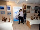 Fantasy festival \"Let\'s go!\" October 4, 2012. At the opening of the Festival of the Interregional public fiction \"Let\'s go!\". Foyer Ryazan Youth Palace. Viewers of the paintings Alexey Akindinov, who acted as a member of the jury of children\'s drawin