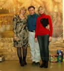 Алексей и девушки из ювелирного магазина «Властелин колец»: Светлана и Любовь. 2010.