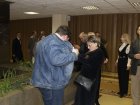 Искусствовед Бойцова Татьяна Ивановна надевает Алексею медаль Лауреата.