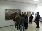 Алексей рассказывает о своей картине «Док-Тихий» на выставке «Осень 2008».